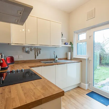 Spacious, Smart Tv, Wi-fi, Balcony, Garden