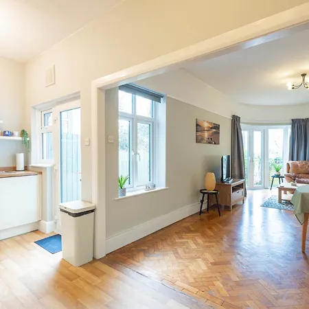 Spacious, Smart Tv, Wi-fi, Balcony, Garden Casa de Férias *