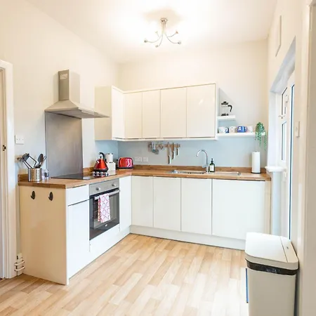 Ferienhaus Spacious, Smart Tv, Wi-fi, Balcony, Garden *