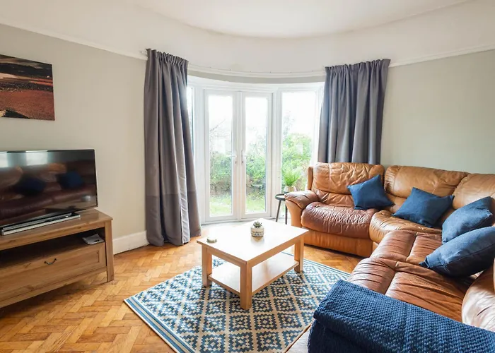 Semesterbostad Spacious, Smart Tv, Wi-fi, Balcony, Garden Bristol