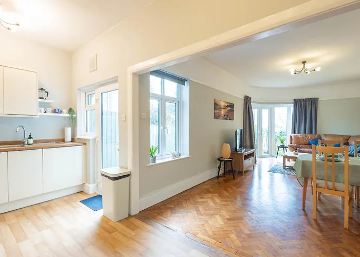 Spacious, Smart Tv, Wi-fi, Balcony, Garden Semesterbostad *