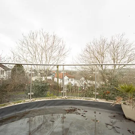 Spacious, Smart Tv, Wi-fi, Balcony, Garden