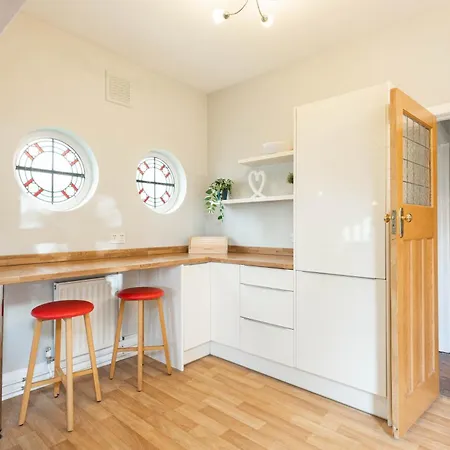 別荘 Spacious, Smart Tv, Wi-fi, Balcony, Garden *